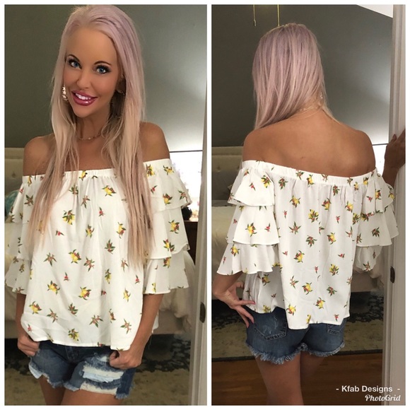 Tops - 🍋LAST 1! 💕Lemon Print Off Shoulder Ruffle Top!